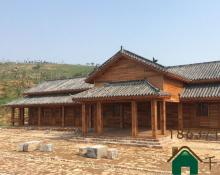 洛阳万安山山顶公园中式木屋实景图